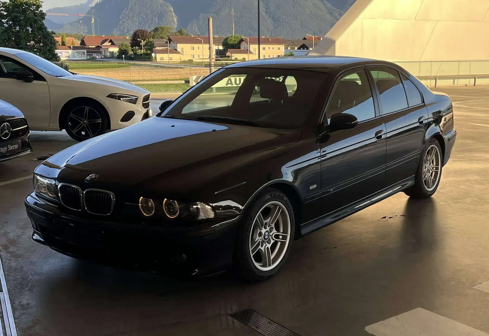 BMW 523 BMW 523i E39 M-Paket Schwarz - 1