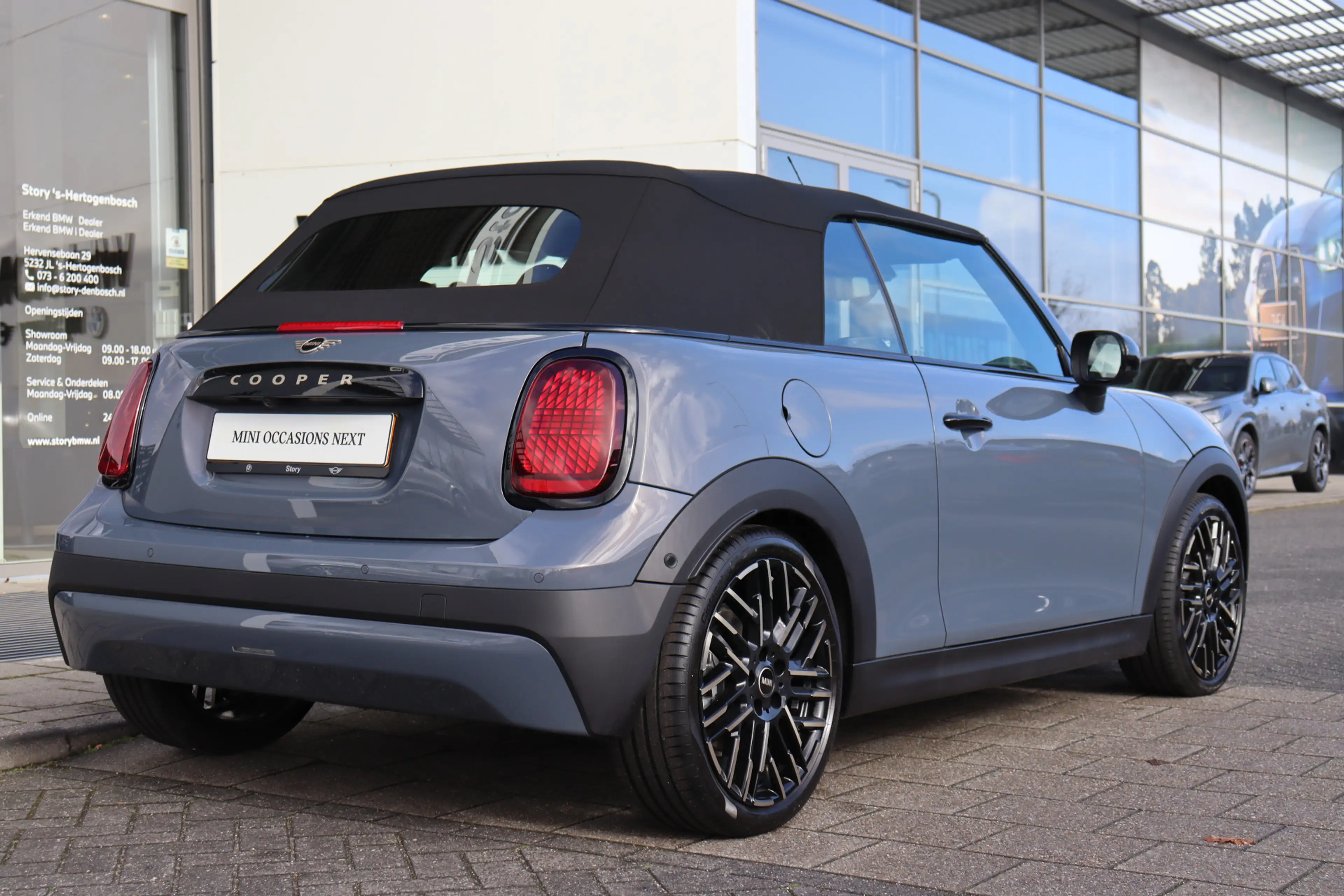 MINI Cooper C Cabrio Automaat / Favoured / Pakket L / 18" Night Flash S — photo 8