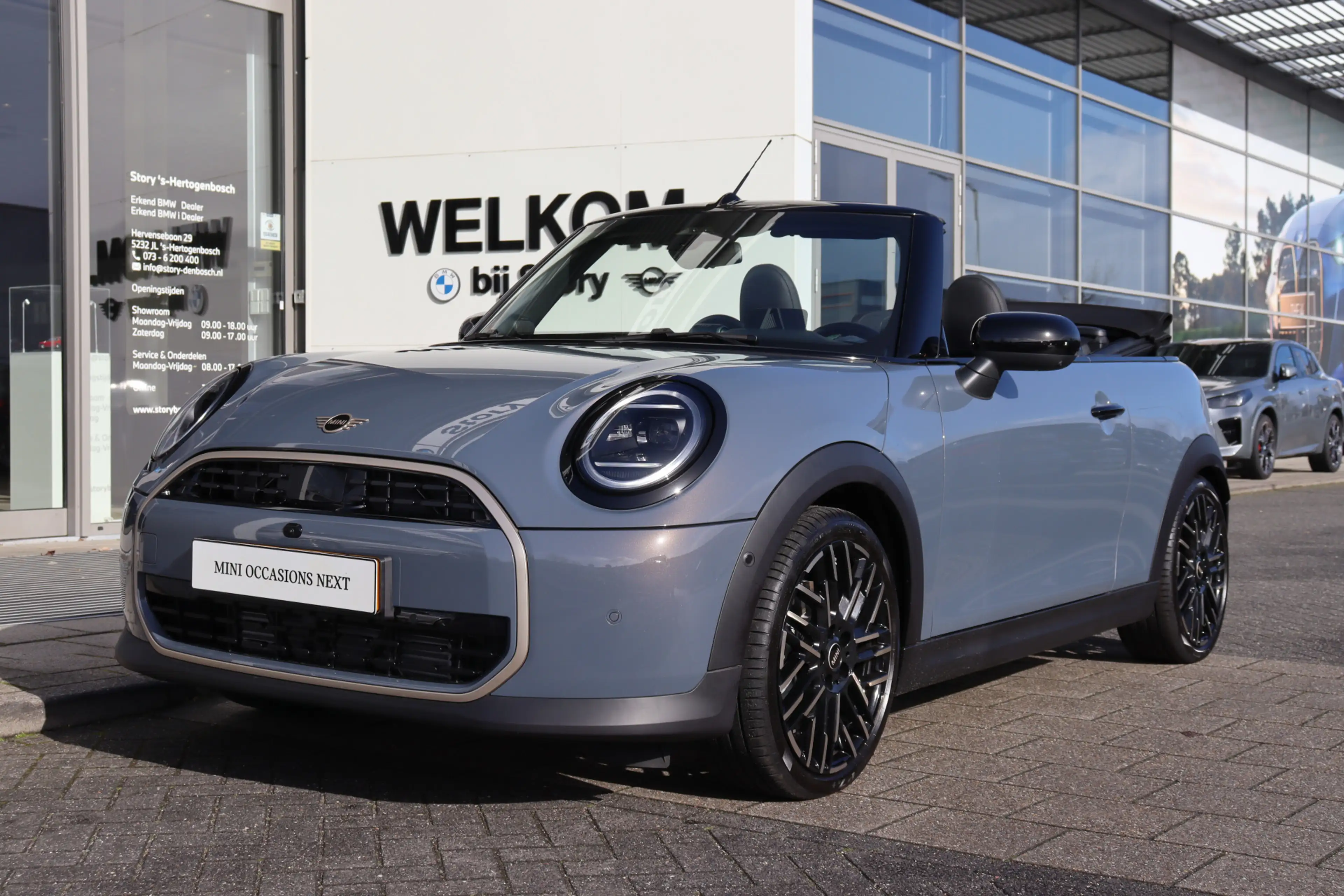 MINI Cooper C Cabrio Automaat / Favoured / Pakket L / 18" Night Flash S — photo 3