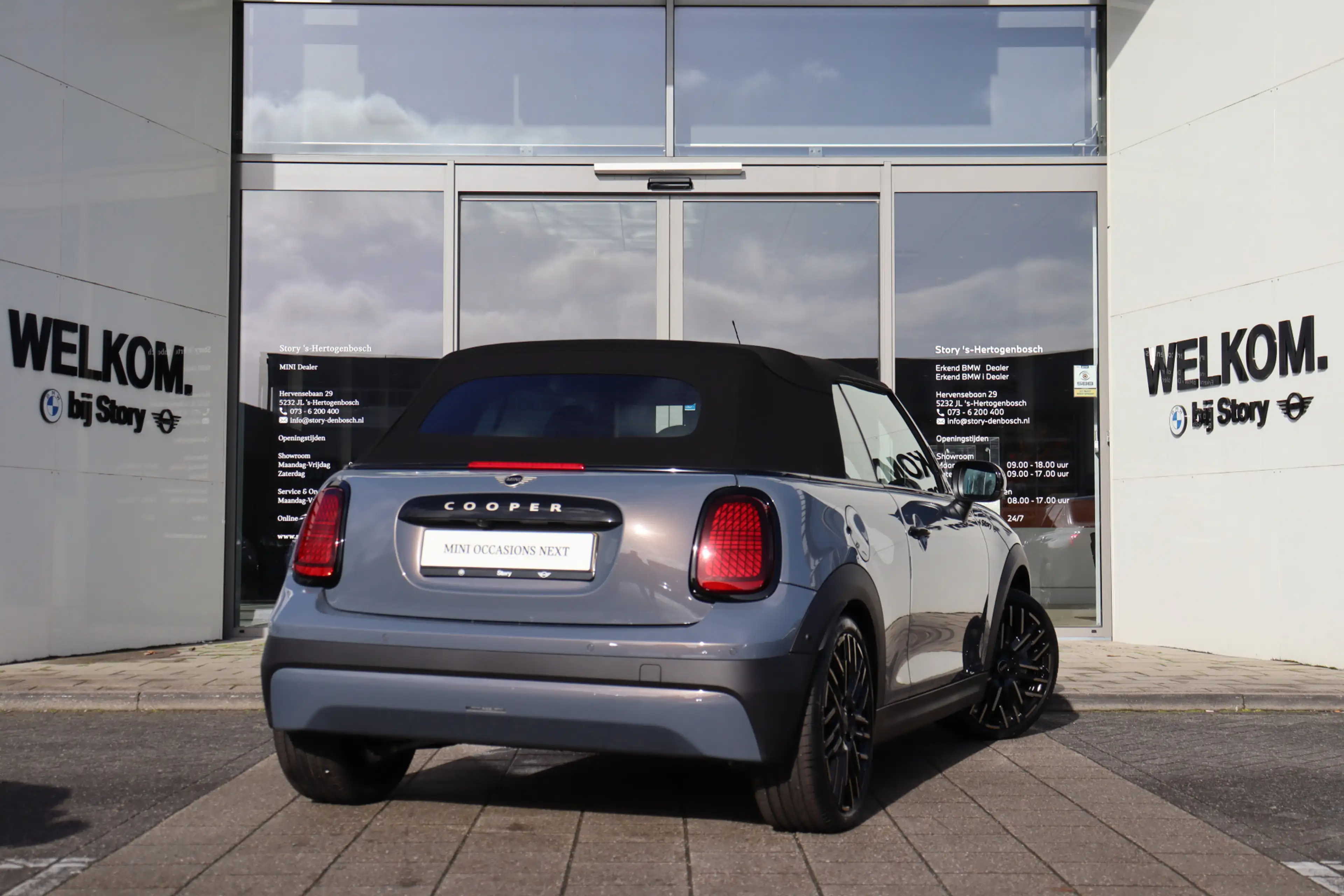 MINI Cooper C Cabrio Automaat / Favoured / Pakket L / 18" Night Flash S — photo 11