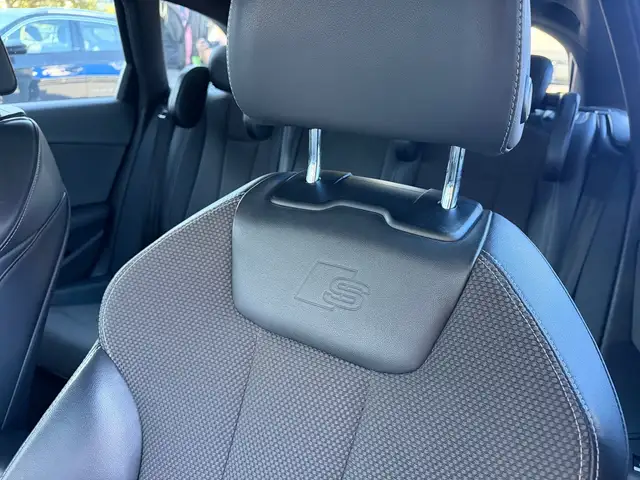Audi A4 view 10