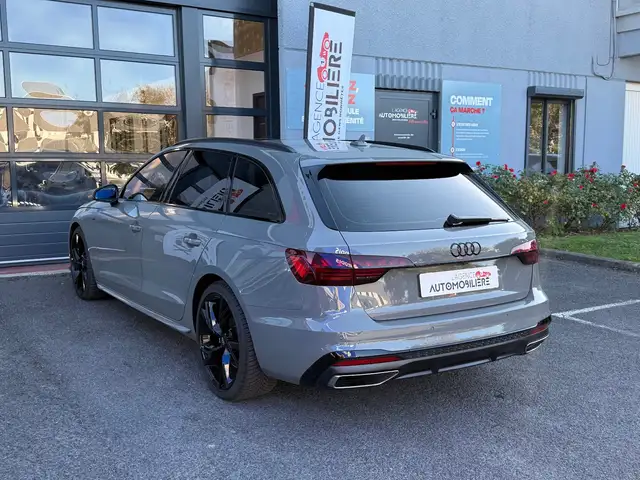 Audi A4 view 4