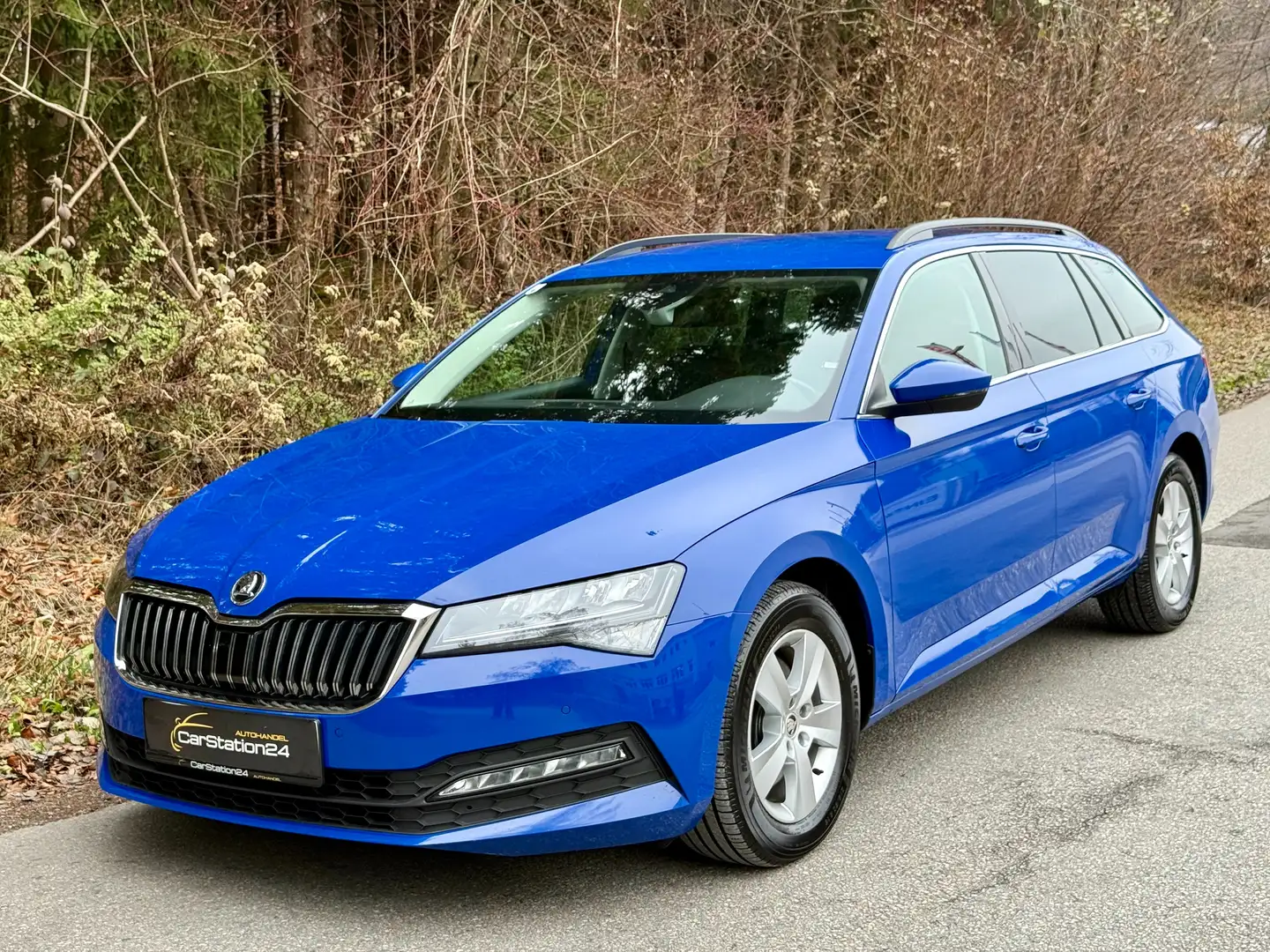 Skoda Superb DSG*ACC*VIRTUALCOCKP*SPUR*NAVIGATION*LENKRADHZ*LED Blau - 1