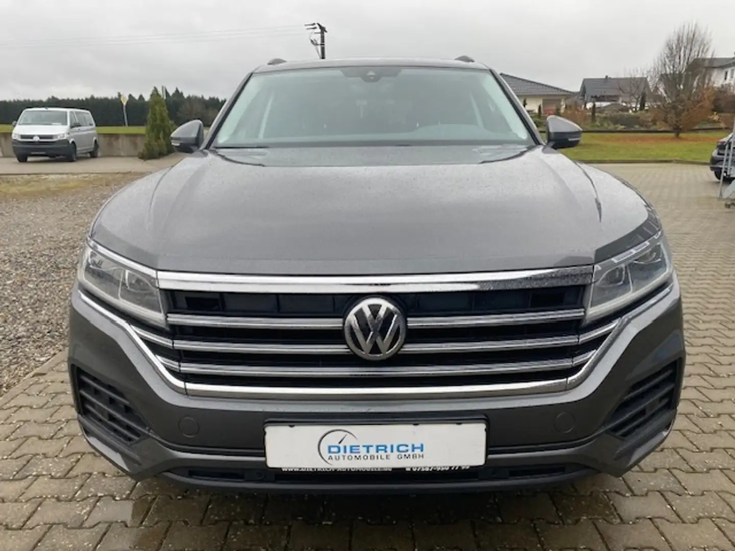 Volkswagen Touareg 3,0 TDi 4M PANO AHK STANDHEIZUNG KAMERA SHZ Grijs - 2