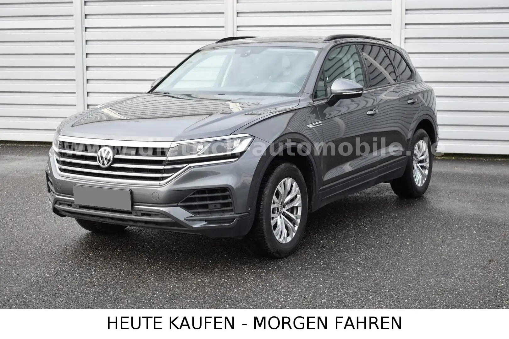 Volkswagen Touareg 3,0 TDi 4M PANO AHK STANDHEIZUNG KAMERA SHZ Grau - 1