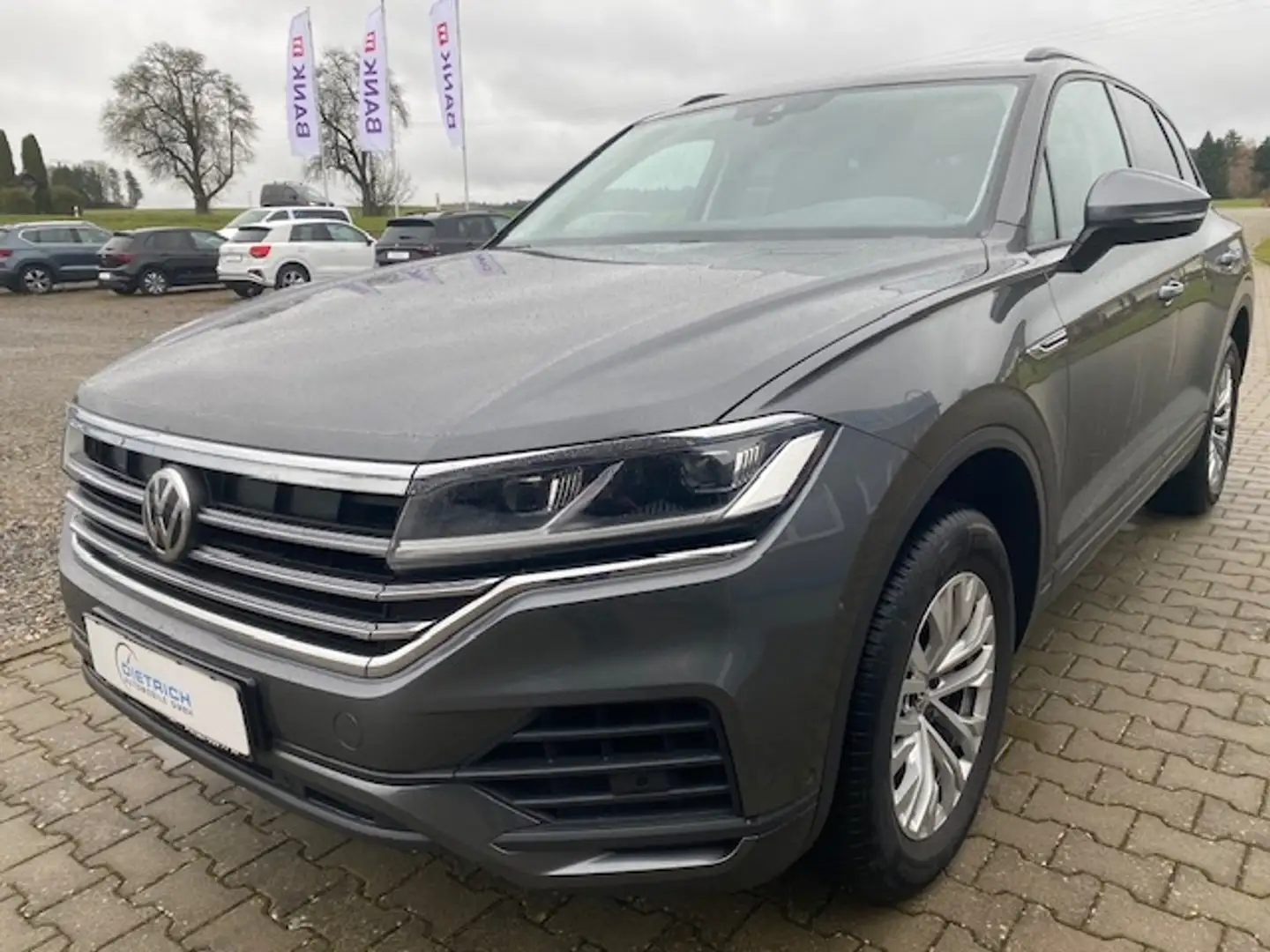 Volkswagen Touareg 3,0 TDi 4M PANO AHK STANDHEIZUNG KAMERA SHZ Grijs - 1