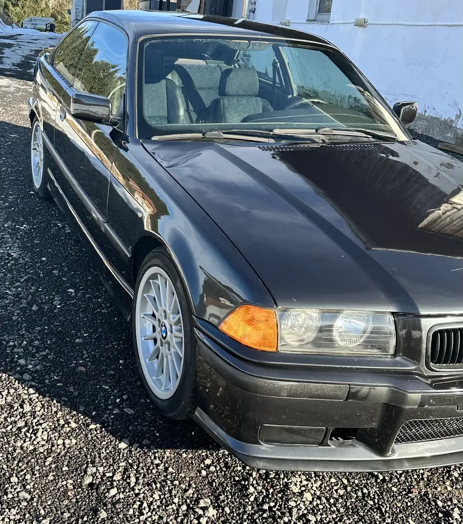 BMW 325 325i Coupé - 1