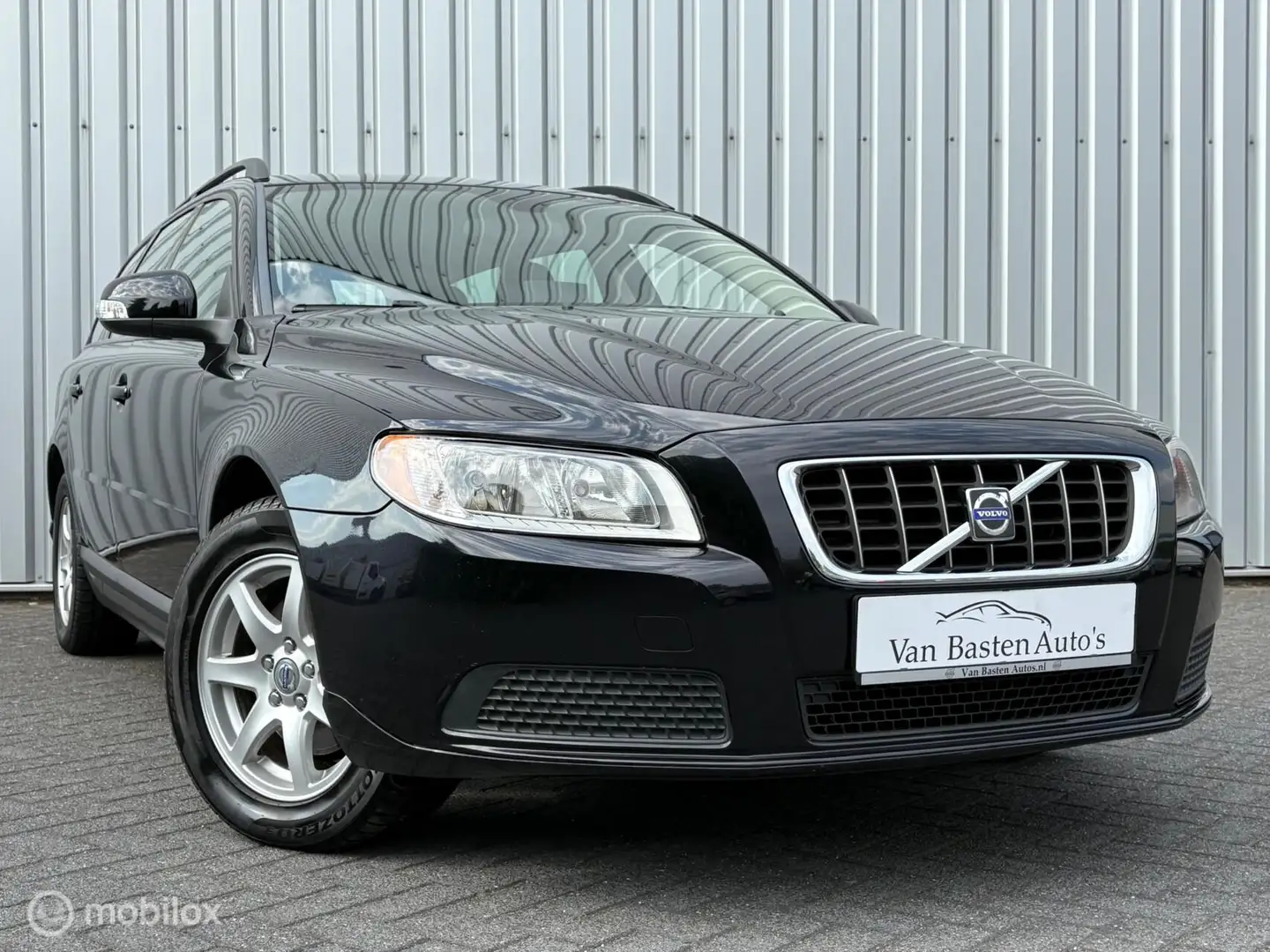 Volvo V70 2.5T Kinetic | 200pk | Trekhaak | Youngtimer | 08 Negru - 1