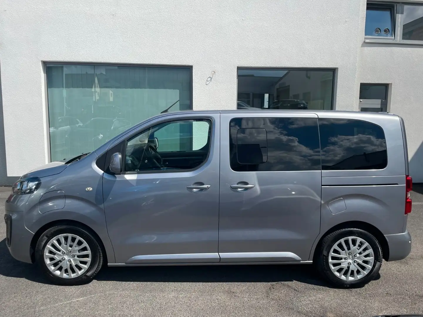 Opel Zafira Life -e 8-Sitze*WENIG KM*HEAD-UP*NAVI*PDC* Grau - 2