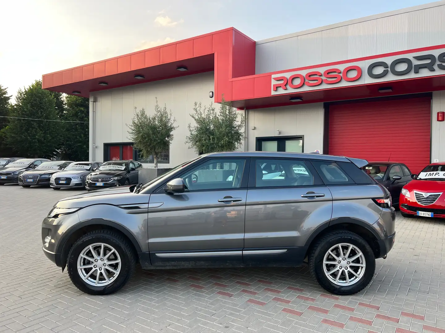Land Rover Range Rover Evoque 5p 2.2 td4 Pure 150cv auto 9m UNIPRO Gris - 2