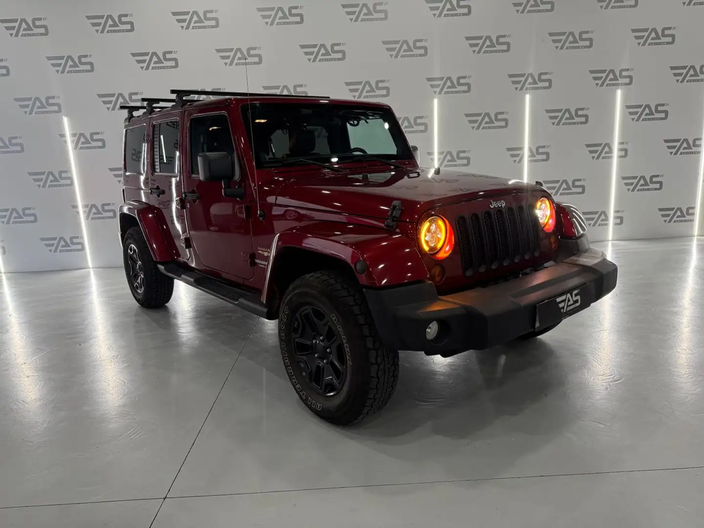 Jeep Wrangler Unlimited 2.8CRD Sahara Aut. Rojo - 2