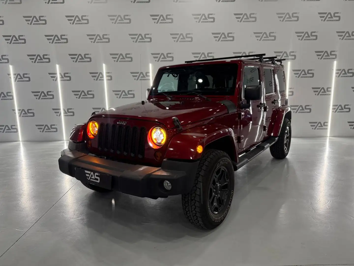 Jeep Wrangler Unlimited 2.8CRD Sahara Aut. Rouge - 1