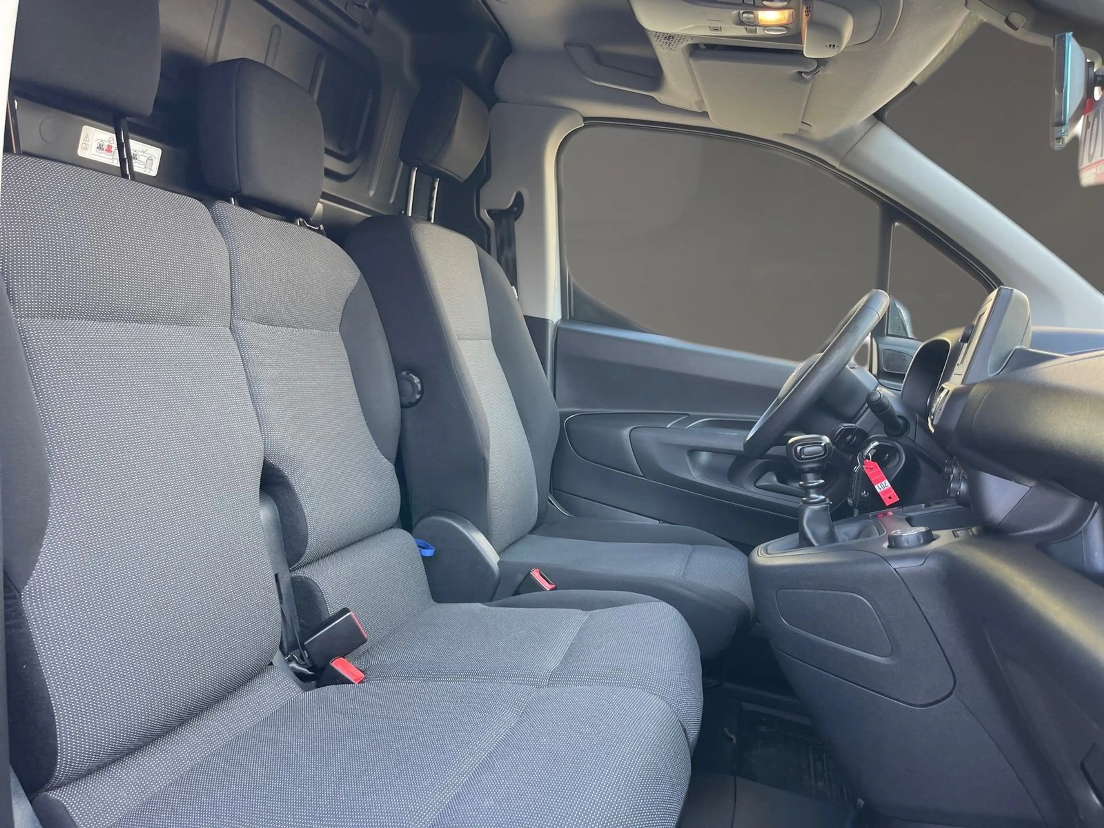 Toyota Proace Proace City L2 Meister XL Klima PDC Tempomat — photo 13