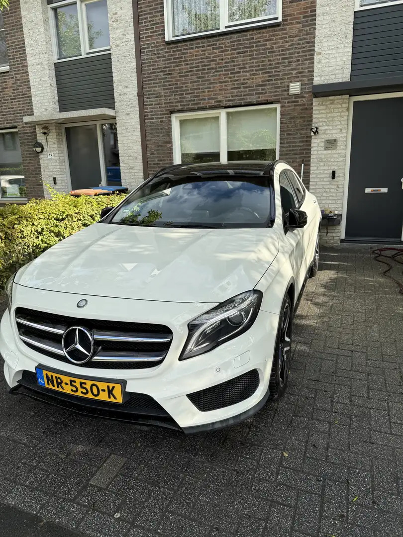 Mercedes-Benz GLA 250 AMG PAKKET - 4 MATIC Bílá - 2