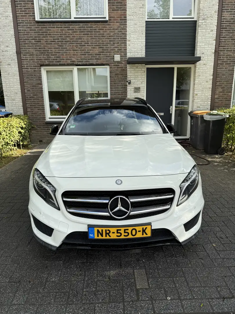 Mercedes-Benz GLA 250 AMG PAKKET - 4 MATIC Bílá - 1