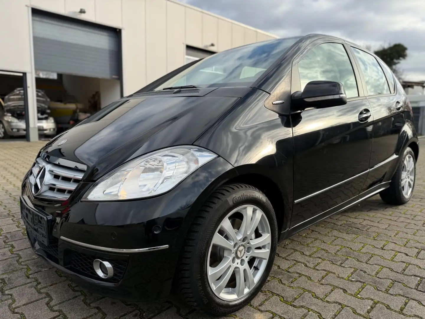 Mercedes-Benz A 180 *AVANTGARDE*AUTOMATIK*SHZ*TEILLEDER*ALUF.* - 1