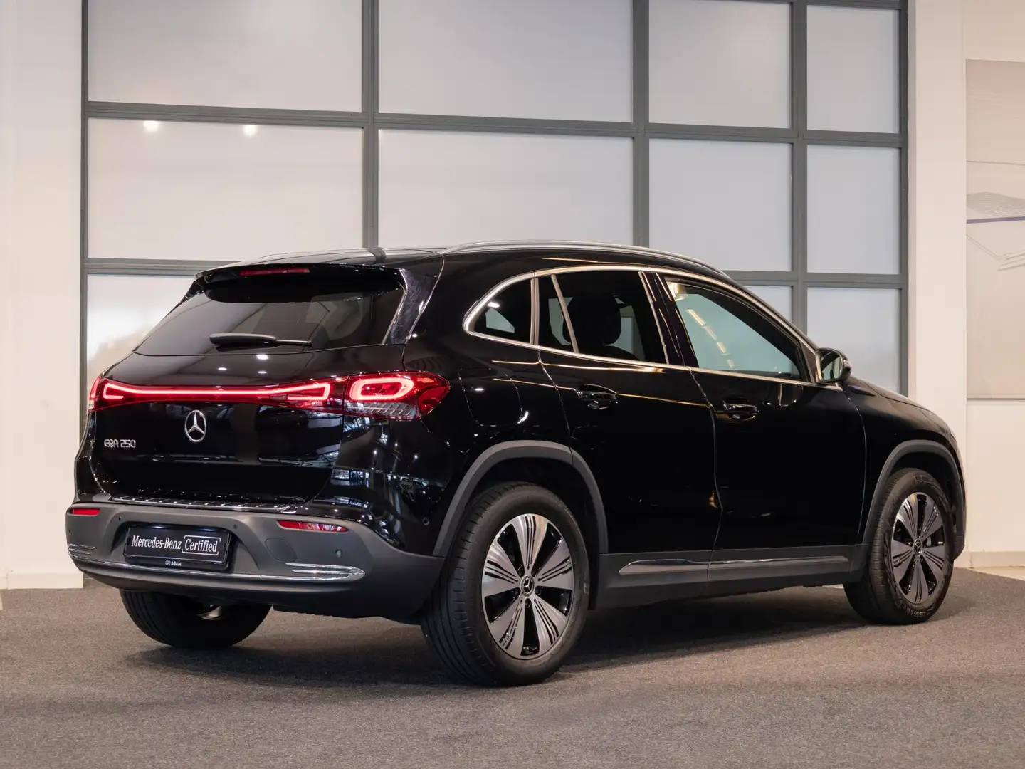 Mercedes-Benz EQA 250 Business Solution Luxury 67 kWh Schwarz - 2