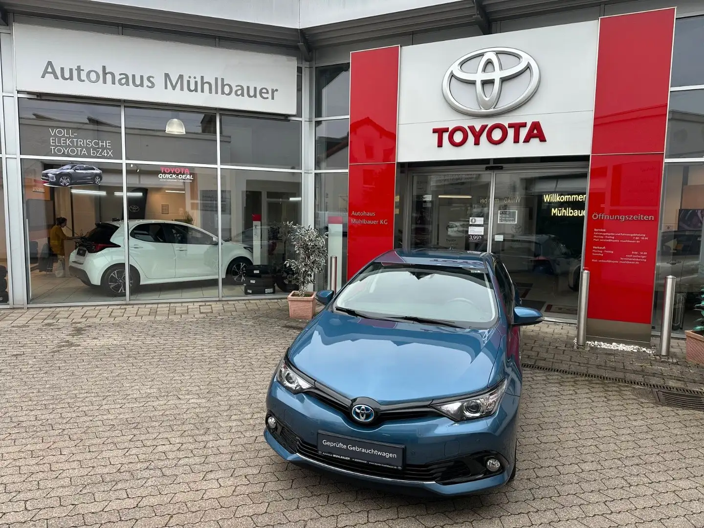 Toyota Auris 1,8 Hybrid Team D Blau - 2