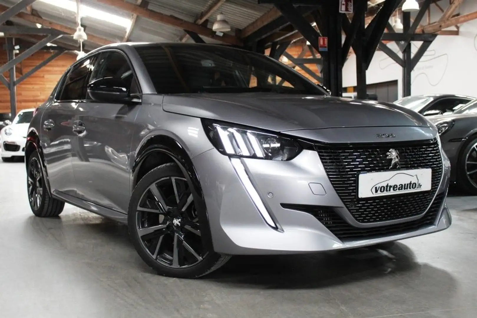 Peugeot 208 II 1.5 BLUEHDI 100 S\u0026S GT BVM6 Grijs - 1