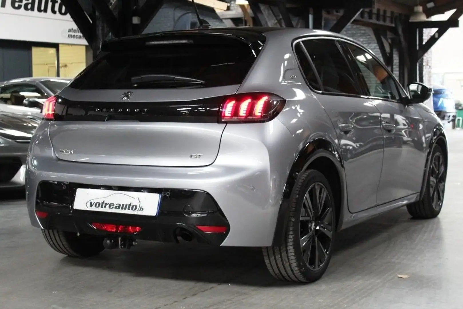 Peugeot 208 II 1.5 BLUEHDI 100 S\u0026S GT BVM6 Grijs - 2