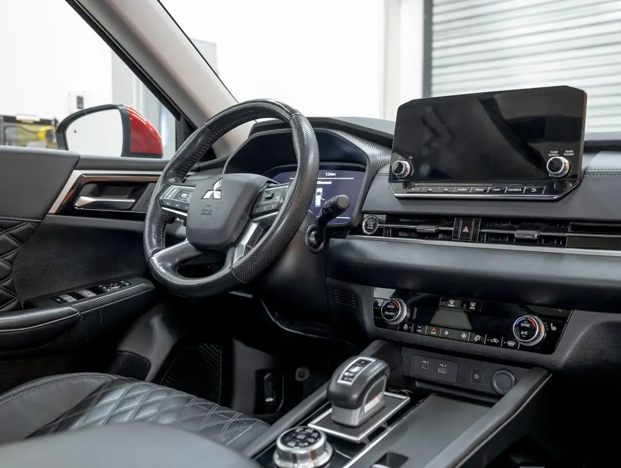 Mitsubishi Outlander снимка Mitsubishi Outlander