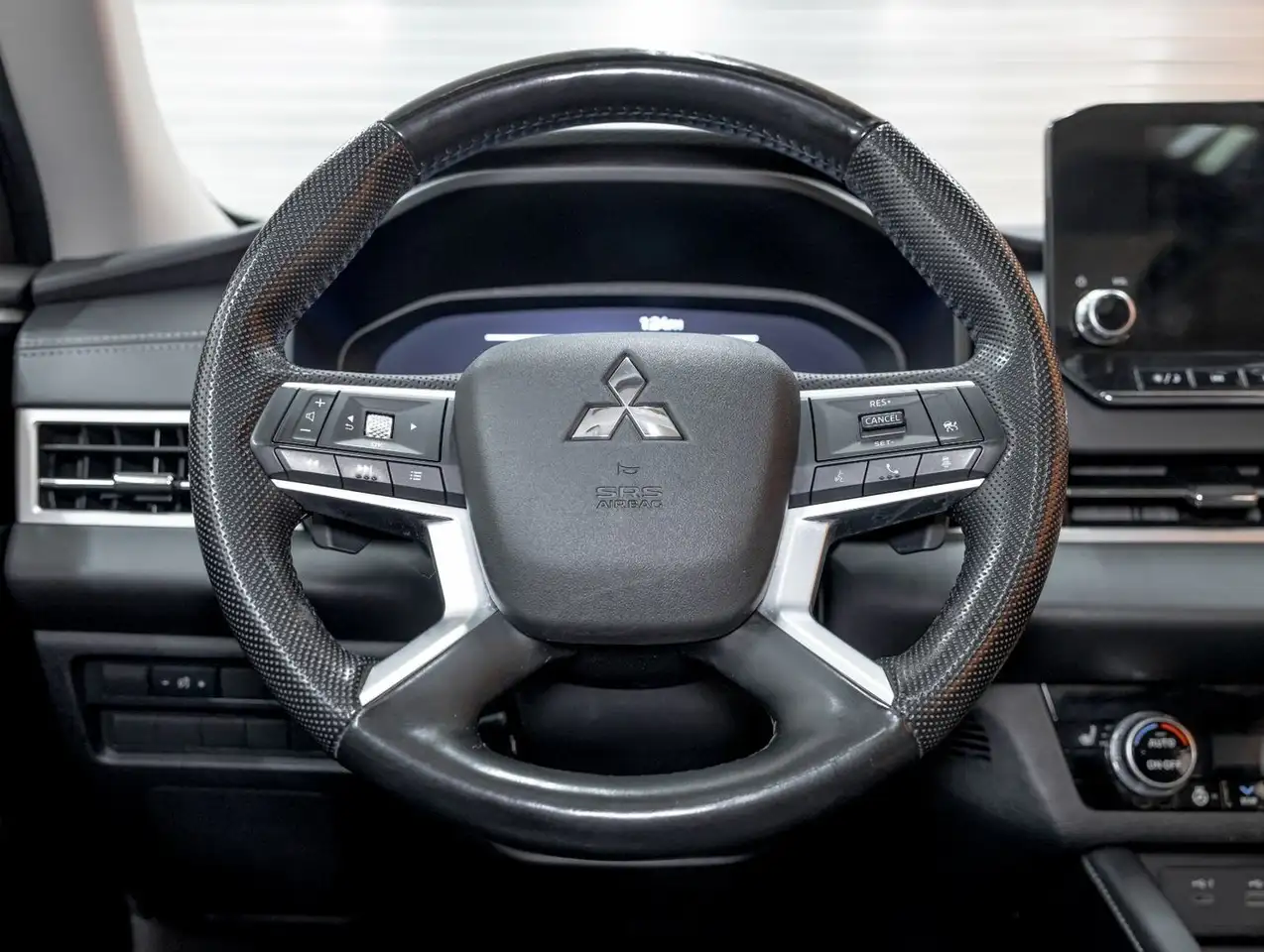 Mitsubishi Outlander снимка Mitsubishi Outlander