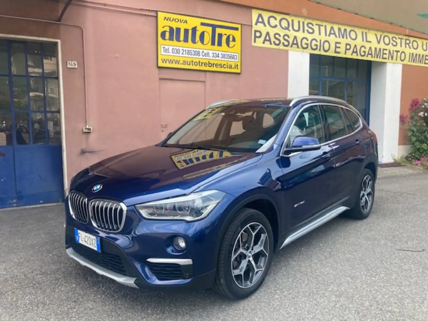 BMW X1 sDrive18d xLine Bleu - 1