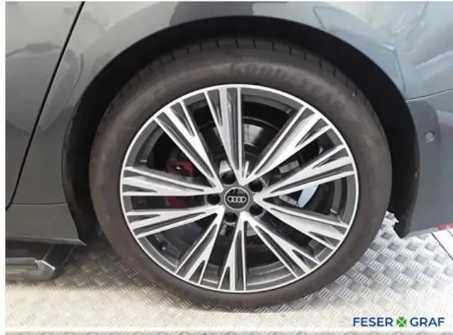 Audi A6 view 9