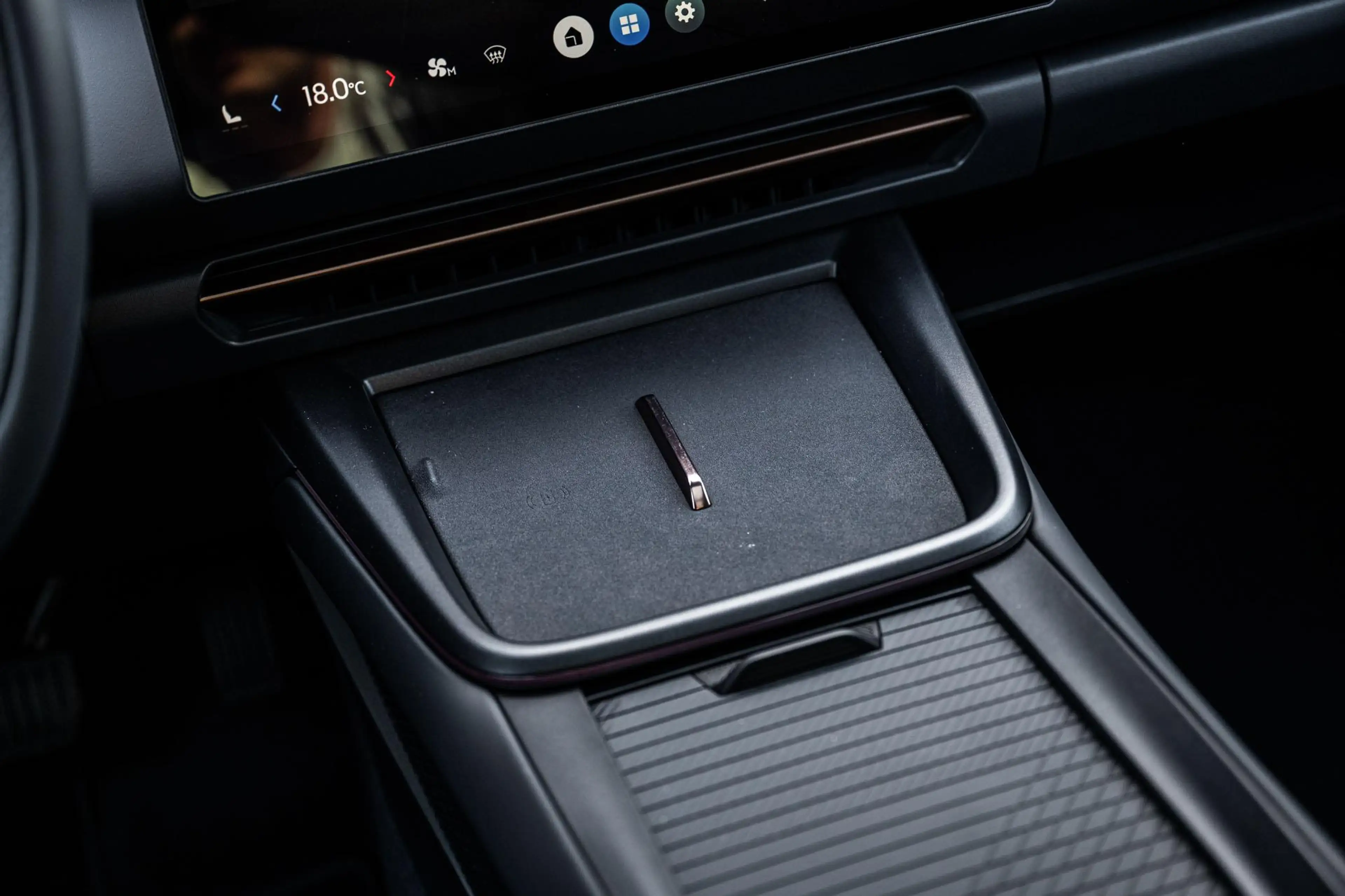 Lynk & Co 08 1.5 Core Business edition | Schuif-/ Kanteldak | 3 — photo 14