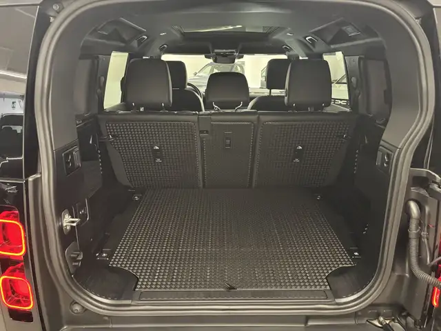 Land Rover Defender view 10