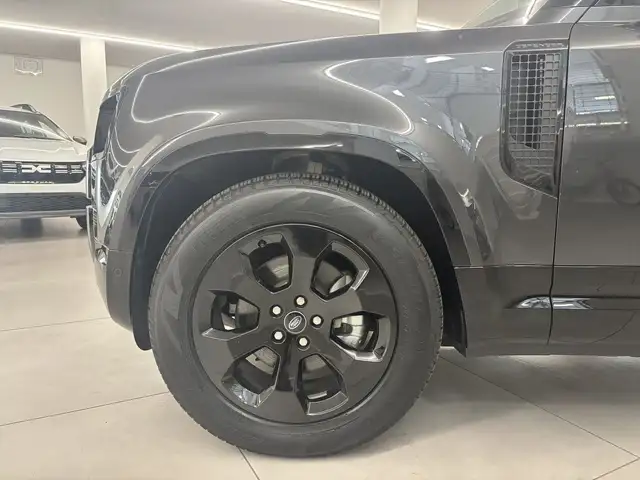 Land Rover Defender view 7