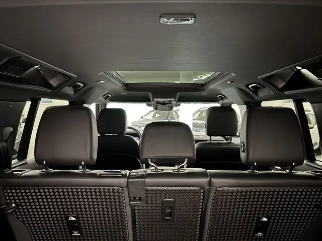 Land Rover Defender view 12