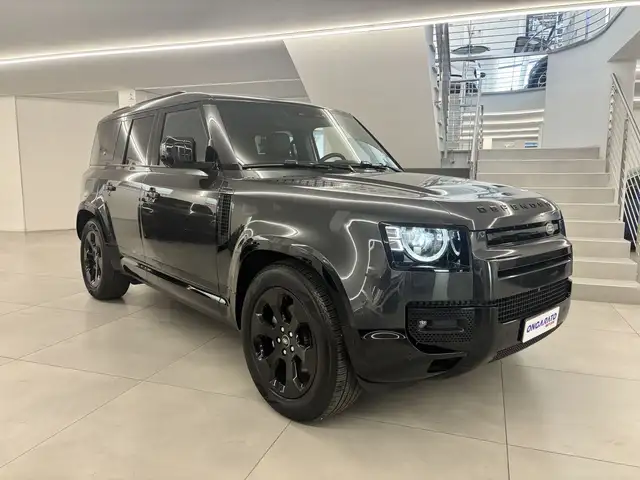 Land Rover Defender view 3