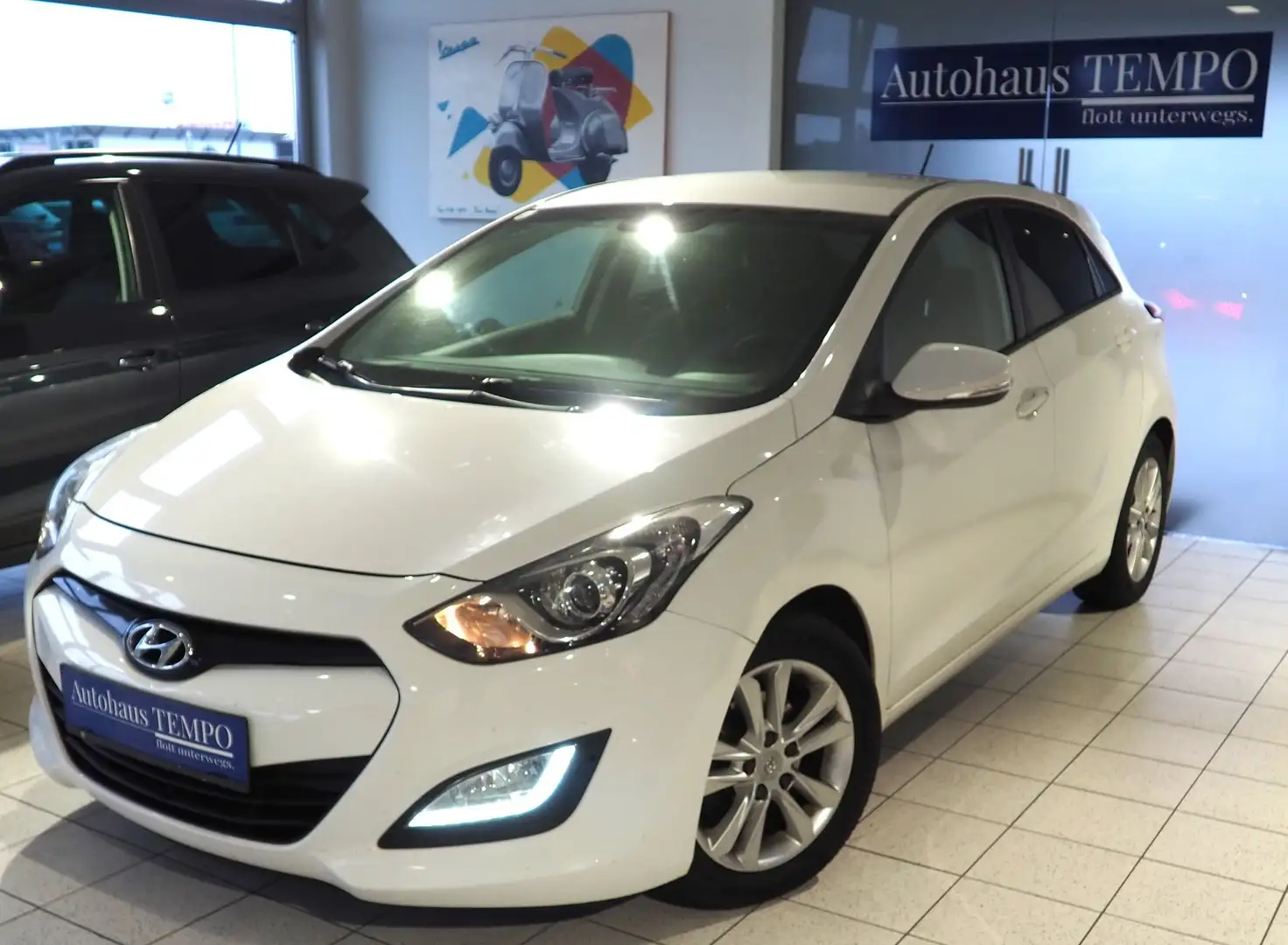 Hyundai i30 1,6 CRDi Europe Plus Weiß - 1