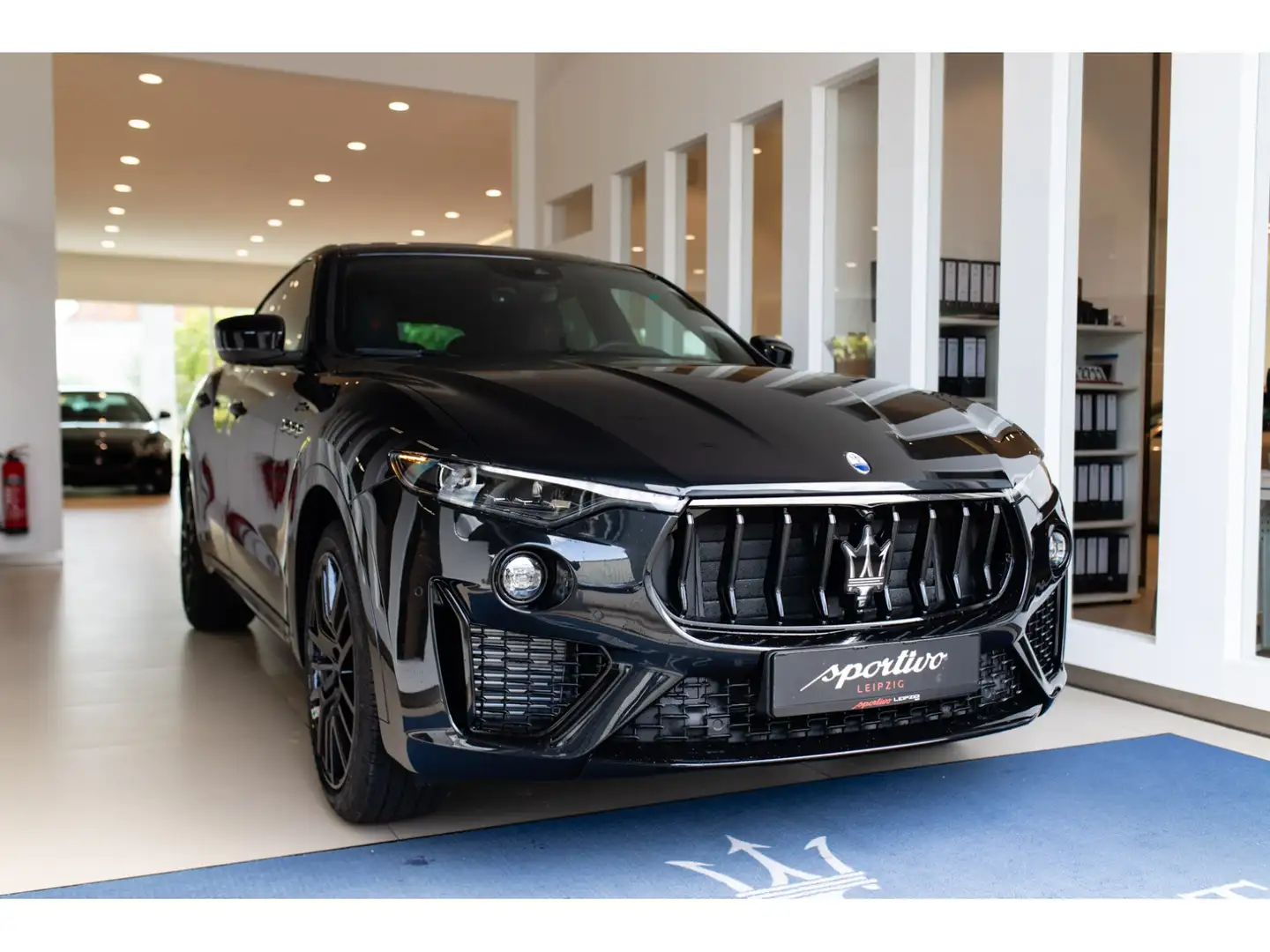 Maserati Levante Modena Ultima Schwarz - 2