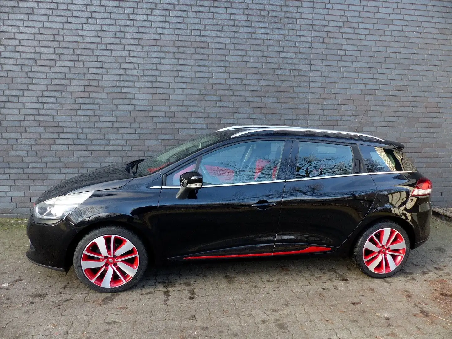 Renault Clio IV Grandtour Luxe Automatik/Bluetooth/PDC Schwarz - 1