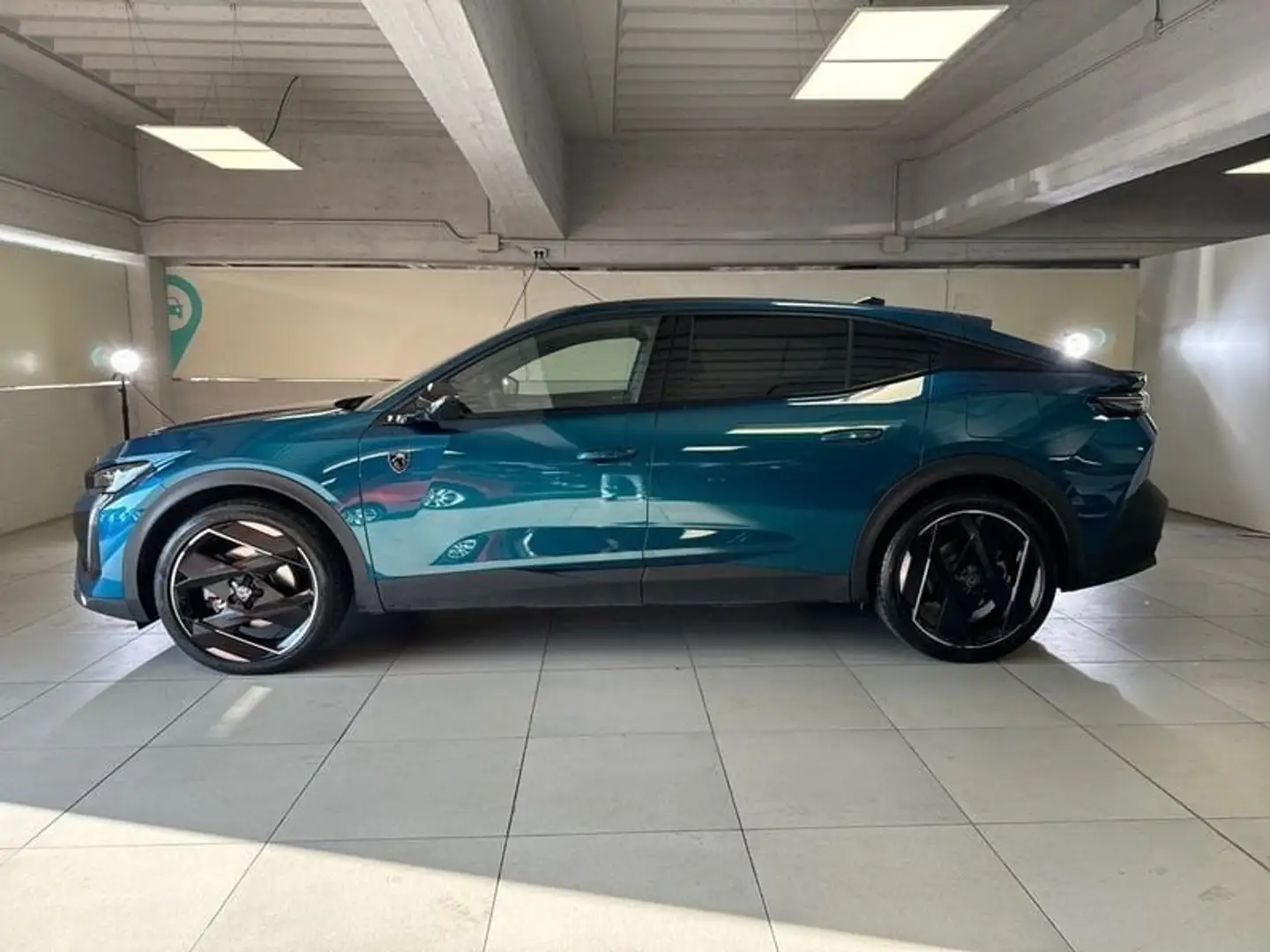 Peugeot 408 GT Hybrid 225 e-EAT8 S&S aut. Синій - 2