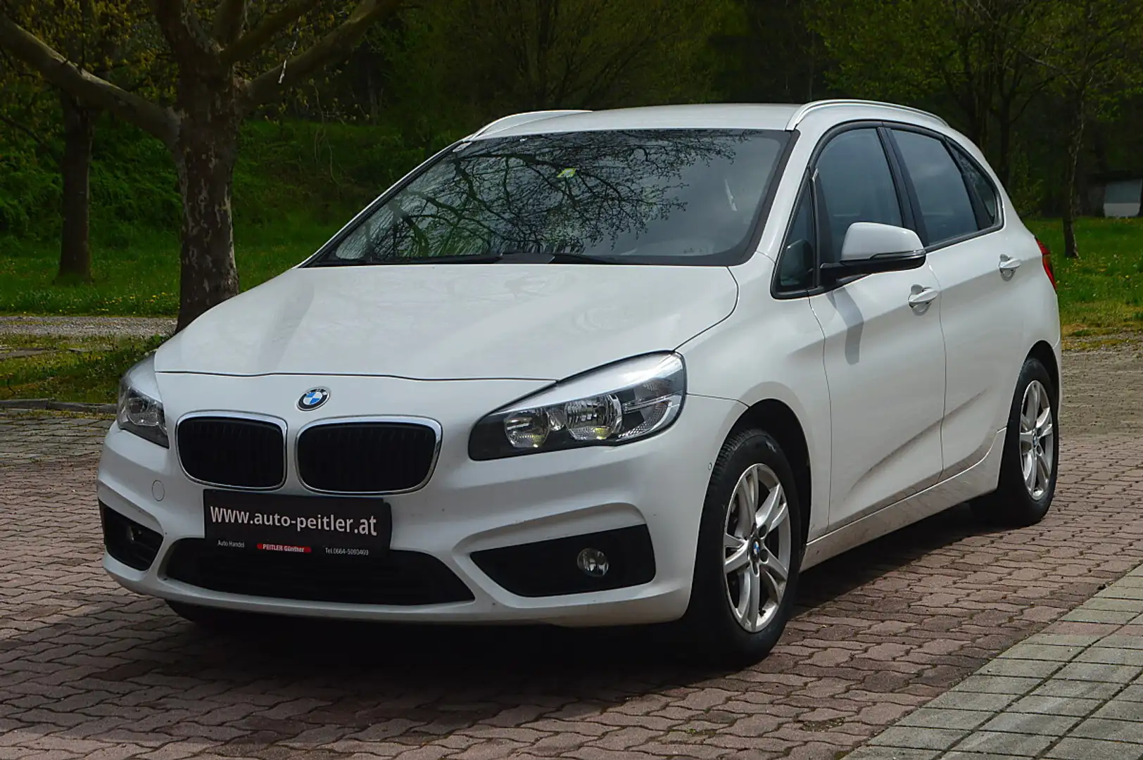 BMW 216 d Active Tourer+NAVI+PDC+SHZ+ Weiß - 2