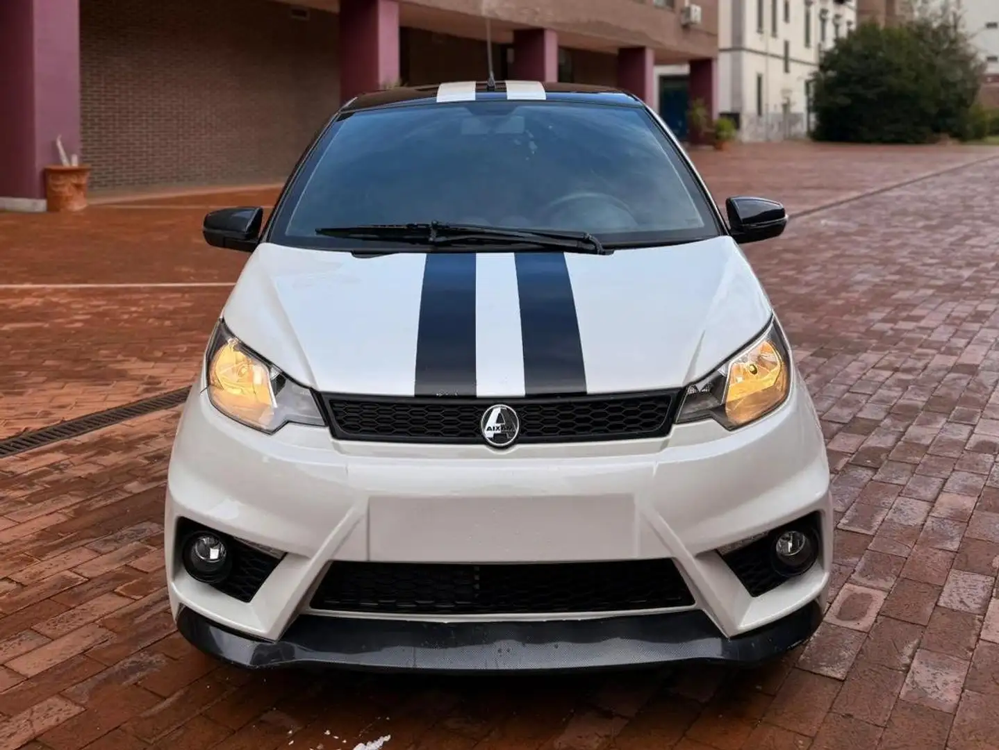 Aixam GTO Aixam GTO Bianca tetto Nero Blanc - 2