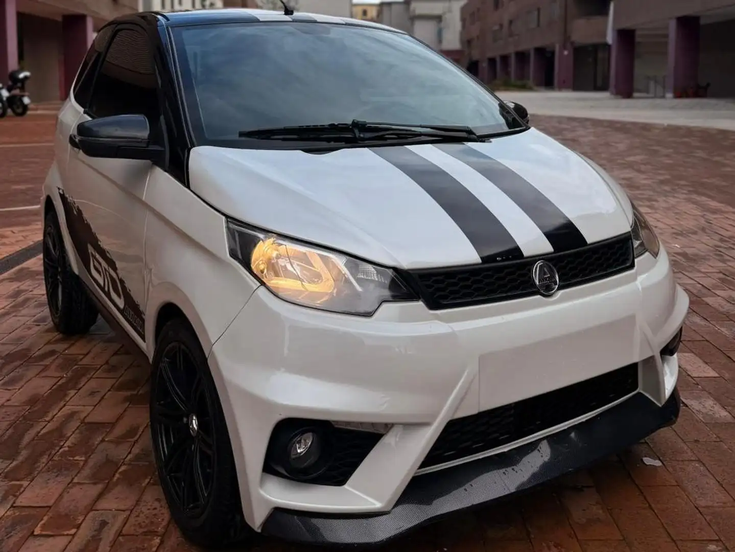 Aixam GTO Aixam GTO Bianca tetto Nero Blanc - 1
