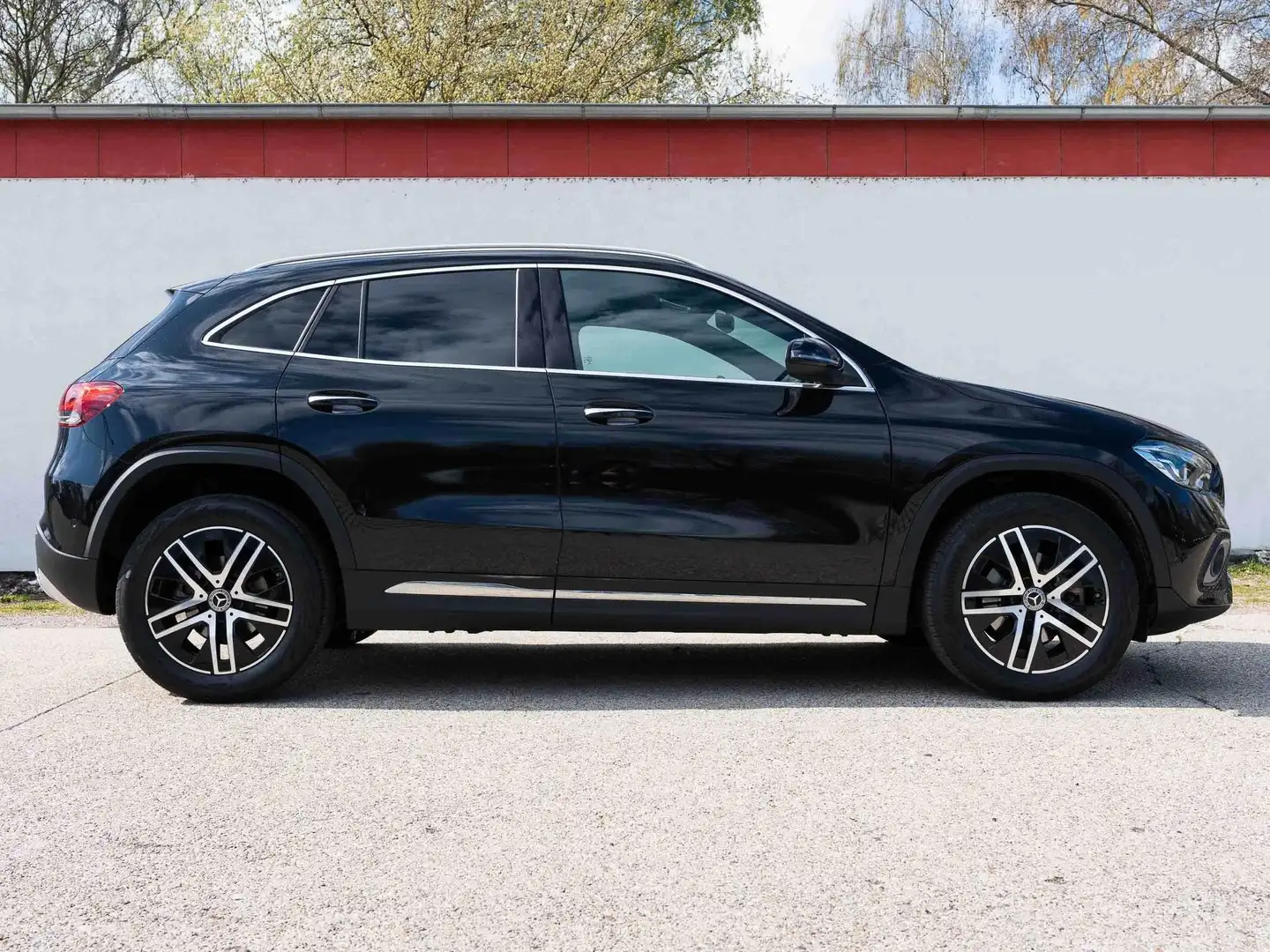 Mercedes-Benz GLA 200 GLA 200d Progessive Line. Schwarz - 2