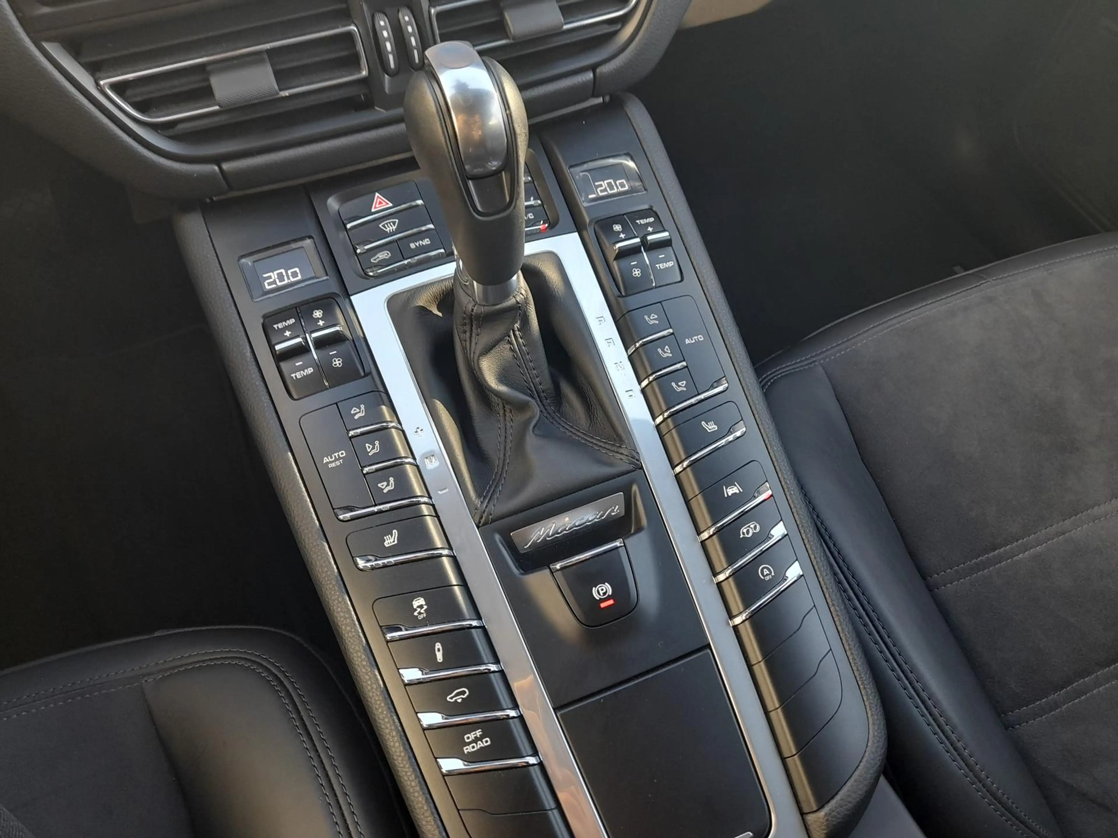 Porsche Macan GTS Pano~AHK-Vor~Luft~20"~SpAu~Bose~Chrono — photo 27