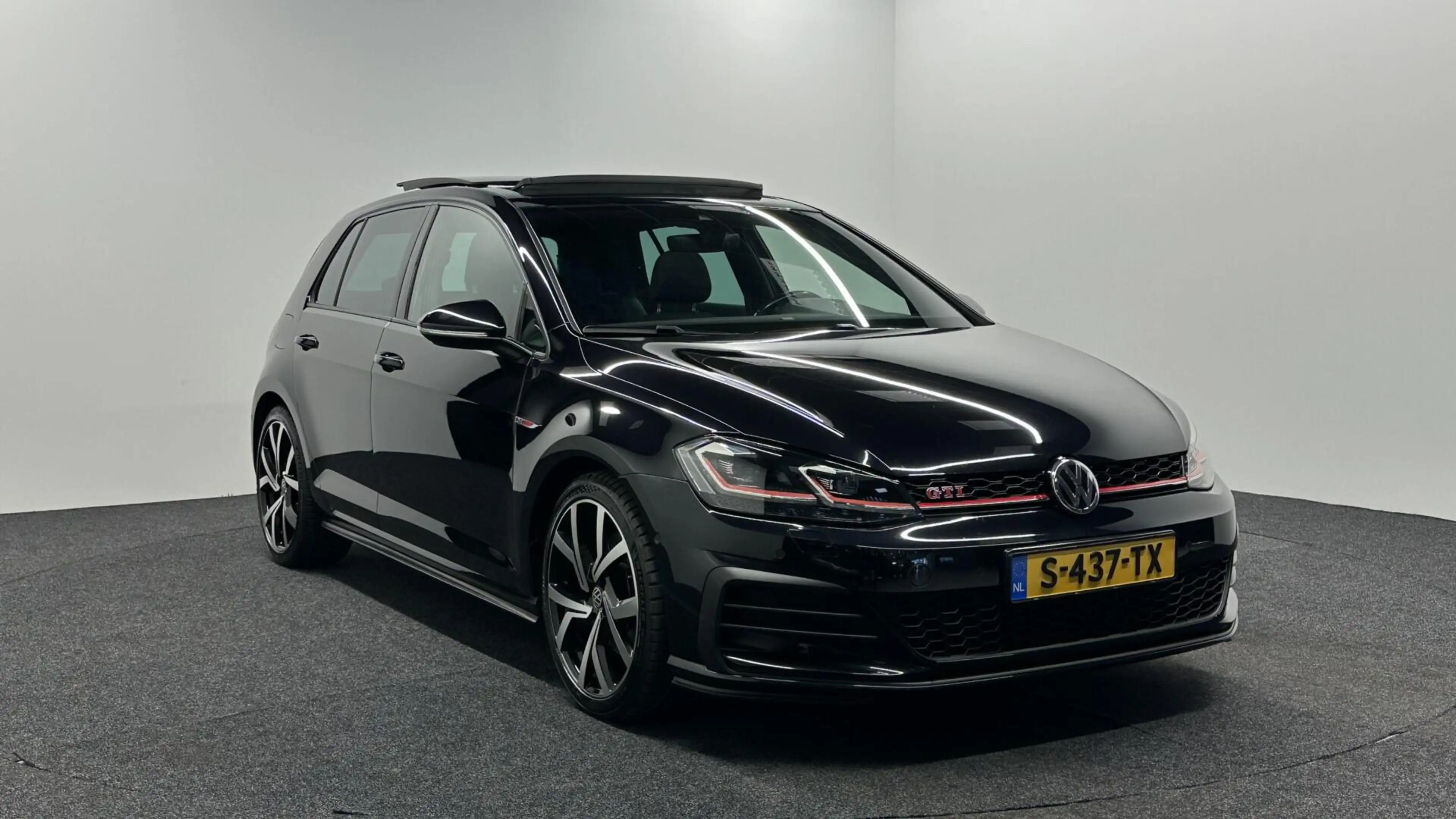 Volkswagen Golf GTI 2.0 TSI Performance PANO CARPLAY NAVI TREKHAAK. — photo 3