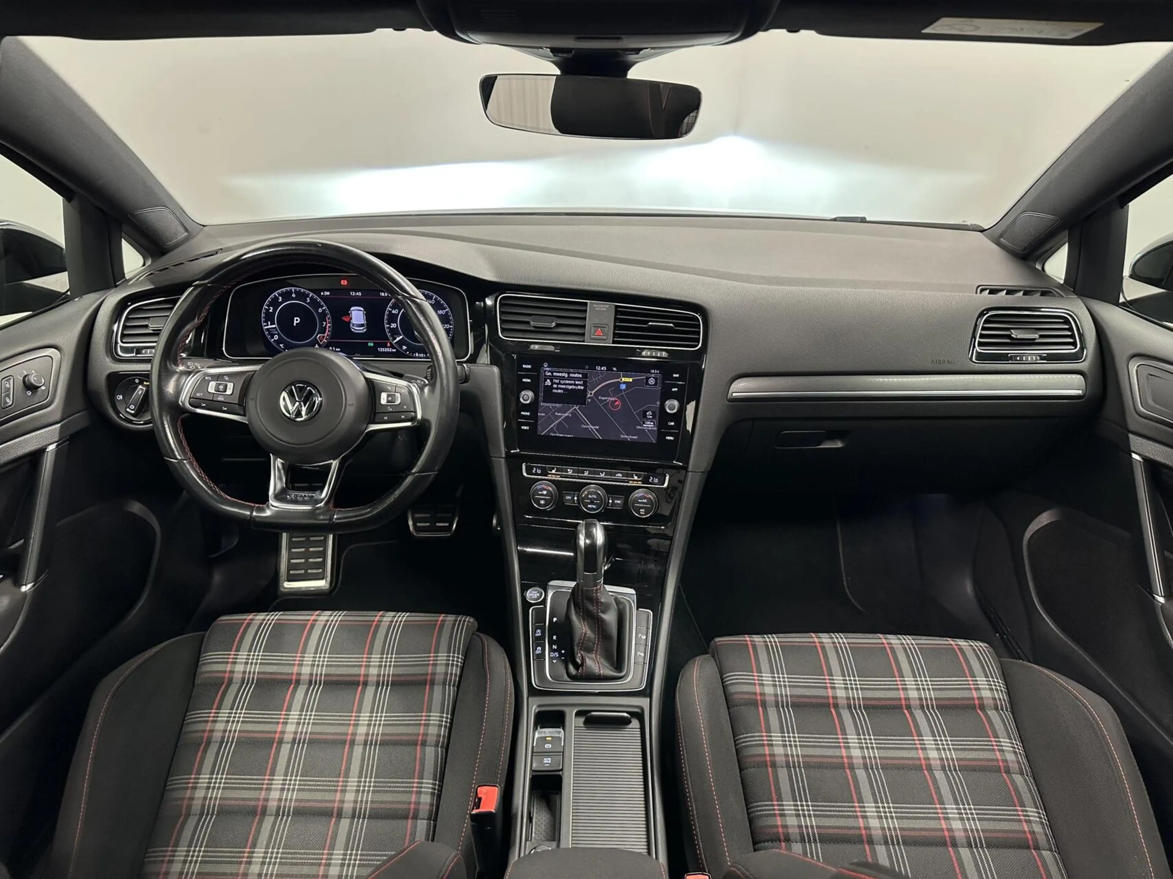 Volkswagen Golf GTI 2.0 TSI Performance PANO CARPLAY NAVI TREKHAAK. — photo 2