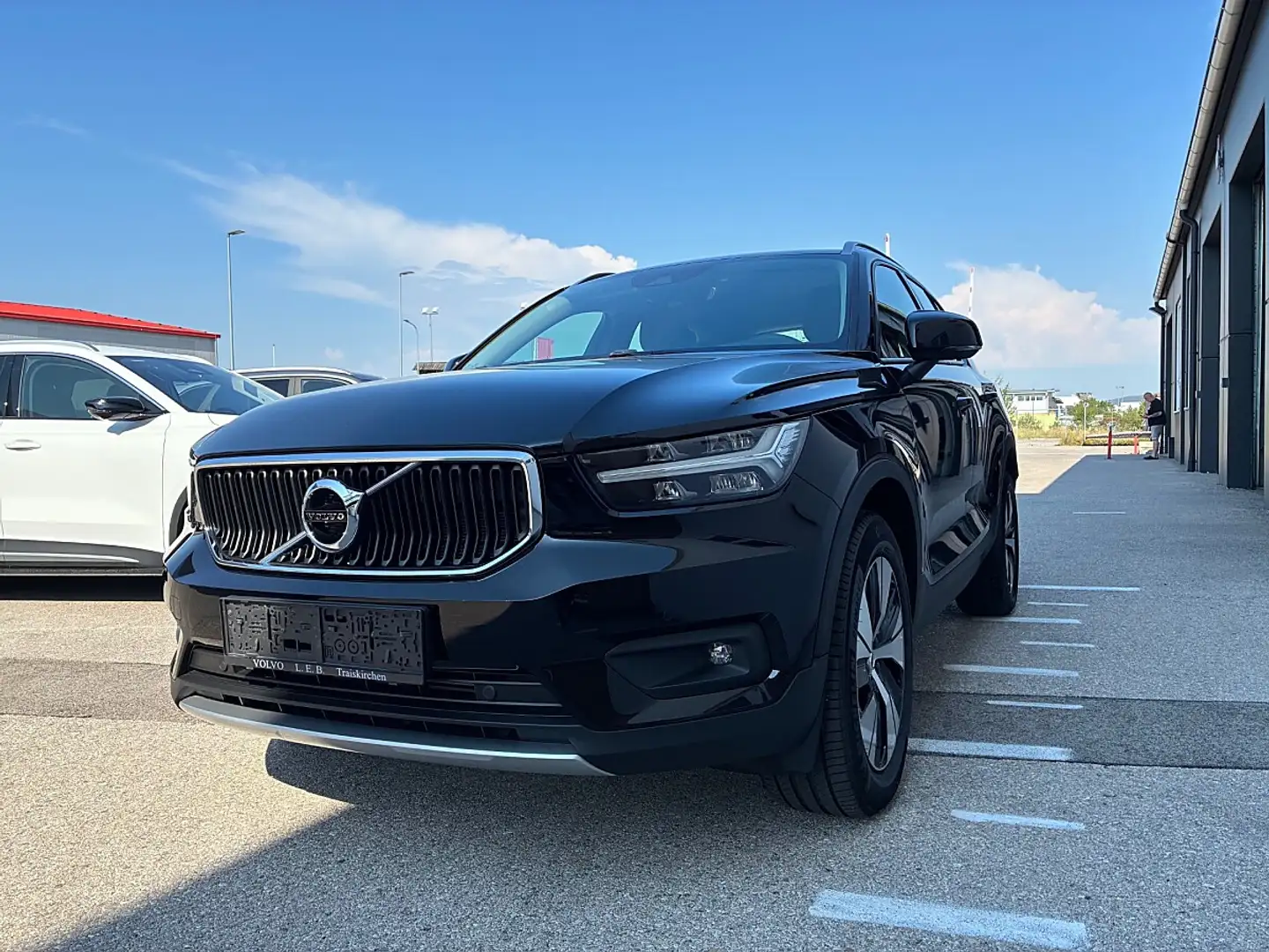 Volvo XC40 XC 40 T2 2WD Momentum Pro (EURO 6d) Schwarz - 2