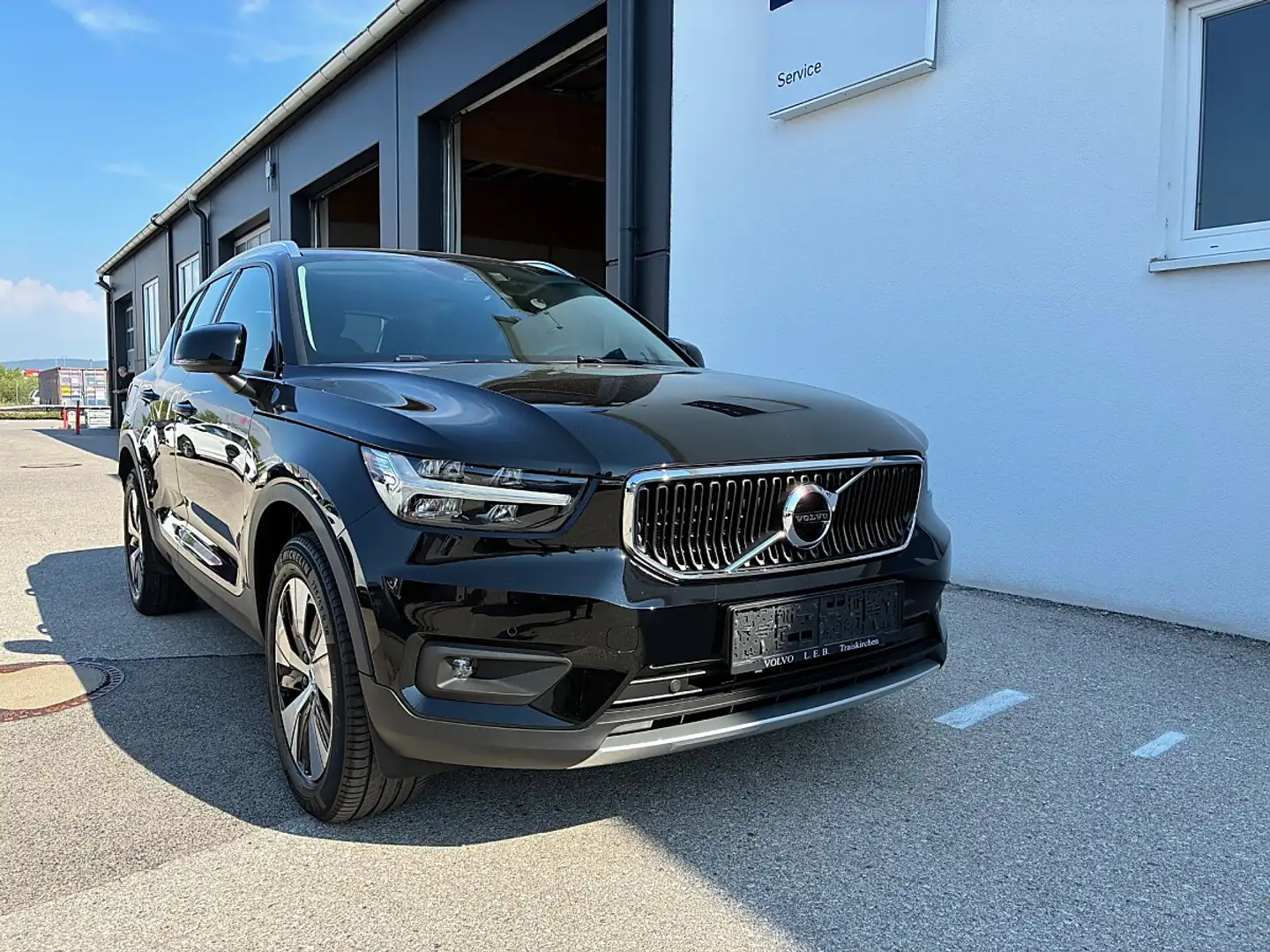 Volvo XC40 XC 40 T2 2WD Momentum Pro (EURO 6d) Schwarz - 1