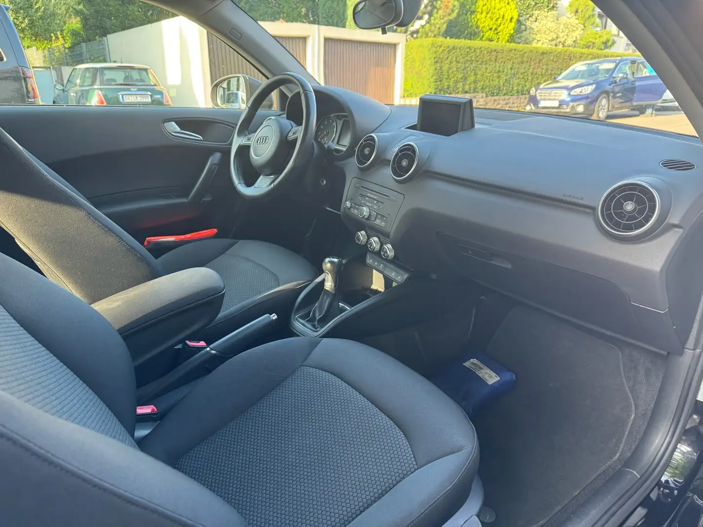 Audi A1 A1 1.2 TFSI Attraction Schwarz - 2
