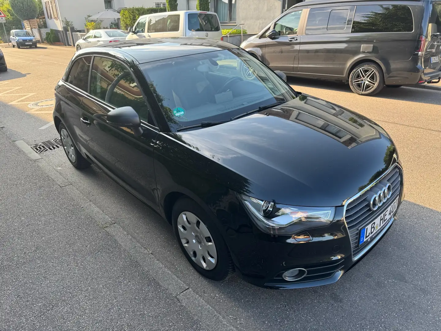 Audi A1 A1 1.2 TFSI Attraction Schwarz - 1