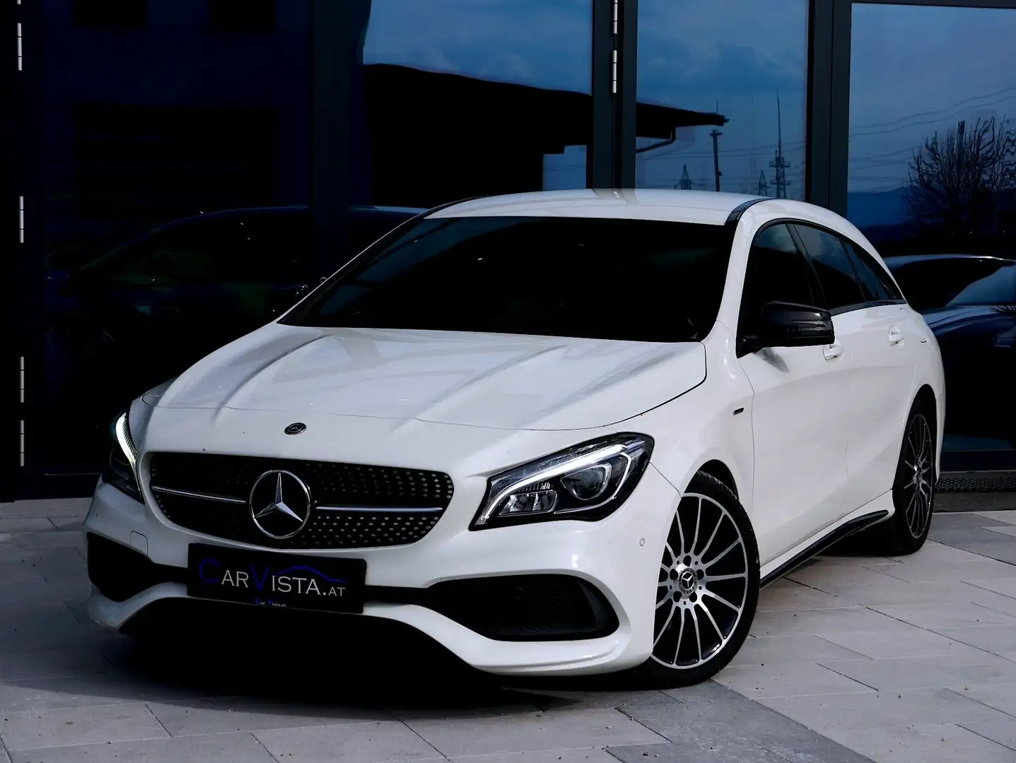 Mercedes-Benz CLA 200 CDI d Shooting Brake AMG Line Aut. Weiß - 2