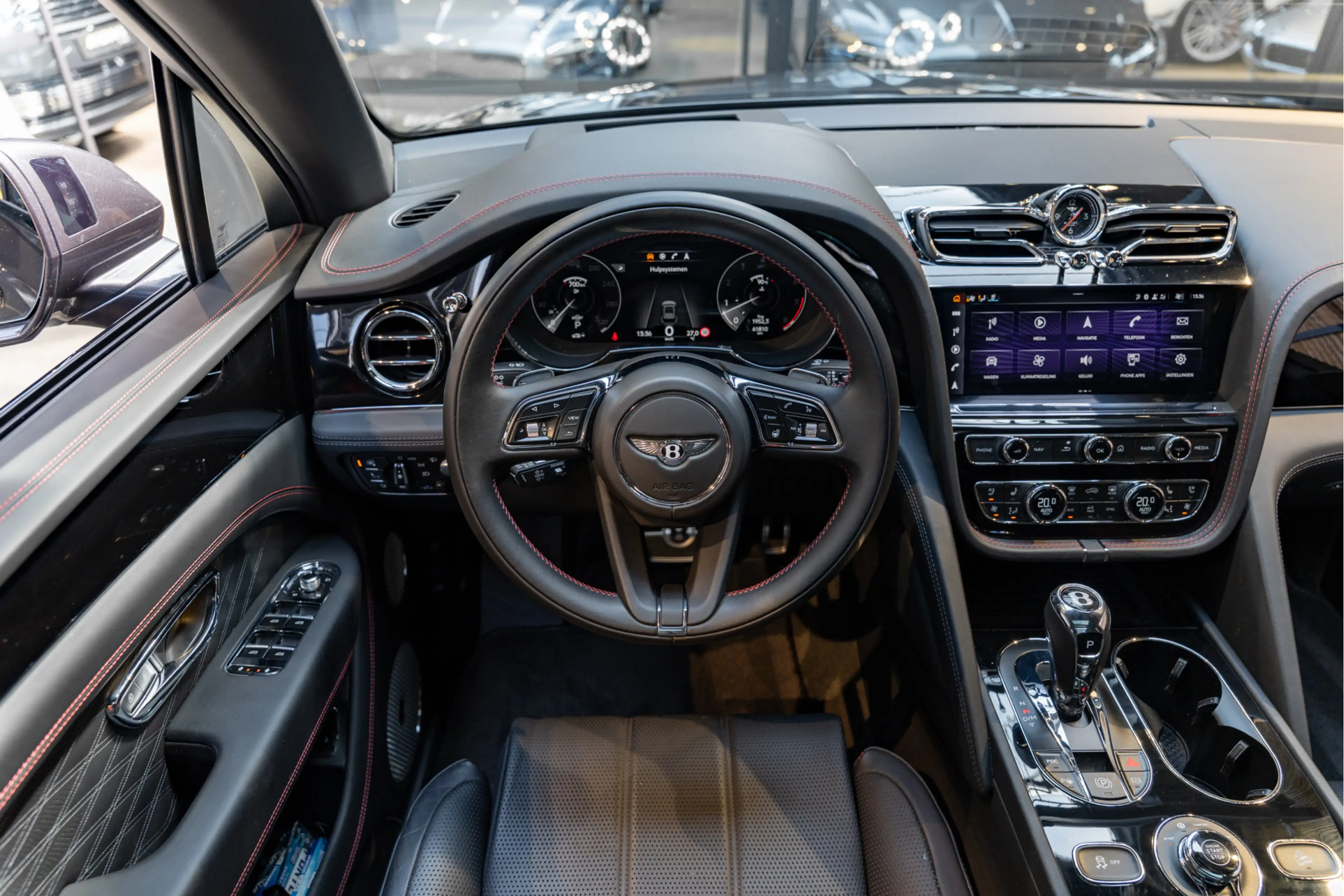 Bentley Bentayga Azure EWB Naim Entertainment Massage 4.0 V8 Azure — photo 7